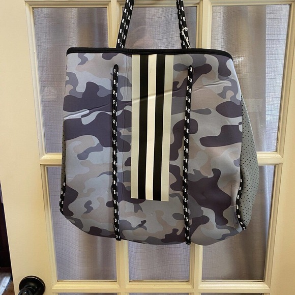 Neoprene Gray Camo Tote Bag With Zipper Pouch - Picture 1 of 7